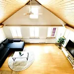Einzigartige Schone Altbau- Wohnung Im Zentrum