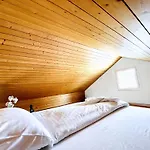Einzigartige Schone Altbau- Wohnung Im Zentrum