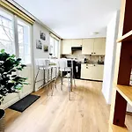 Einzigartige Schone Altbau- Wohnung Im Zentrum