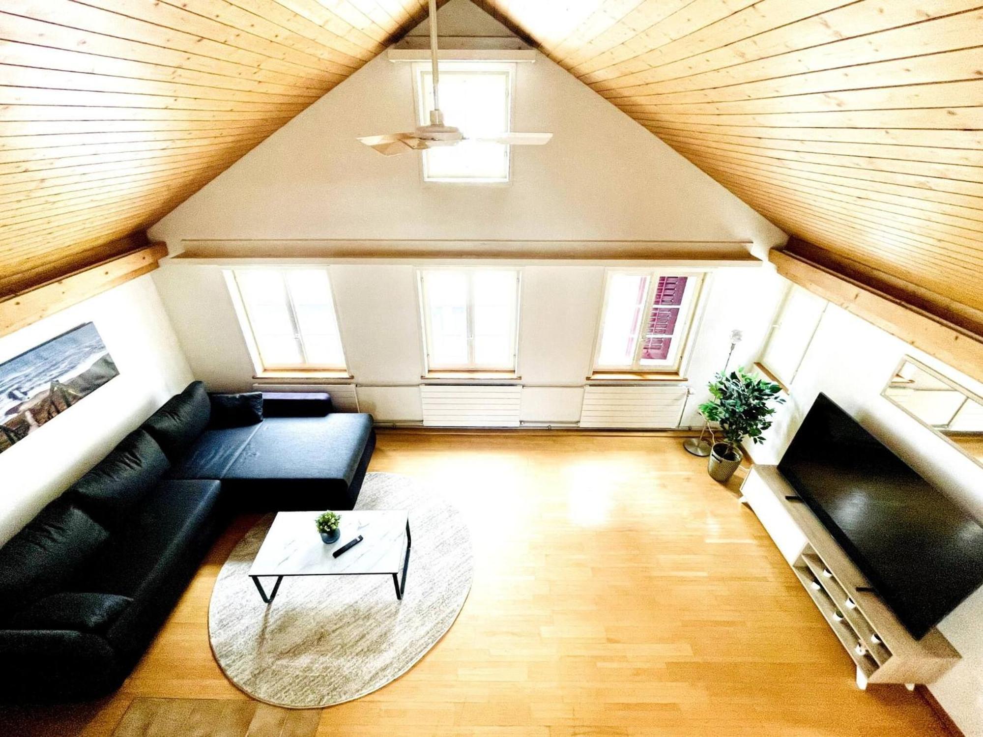 Apartment Einzigartige Schone Altbau- Im Zentrum *